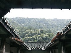 靠山泄气，风水不利